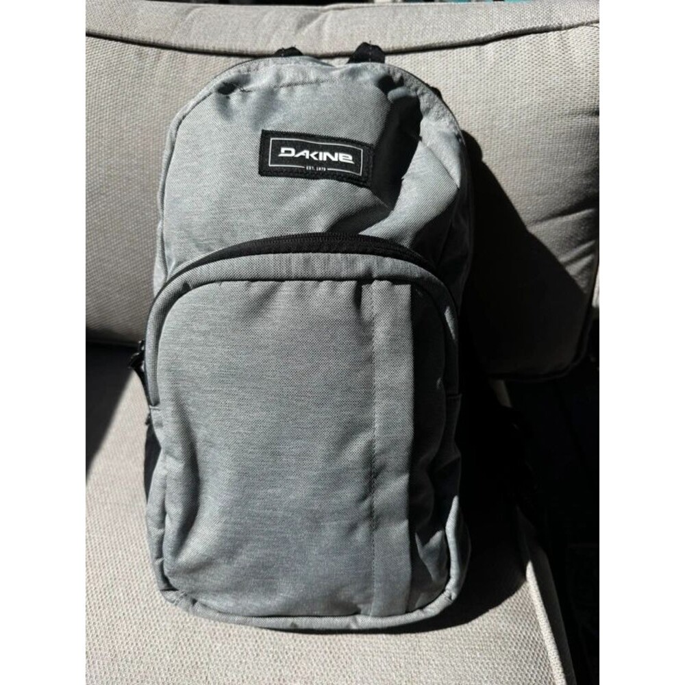 Dakine Factor 22L Backpack Carbon Gray